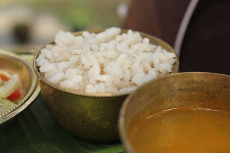 Traditional Kerala Ayurvedic breakfast bowl served at Aanandakosha Retreat dining